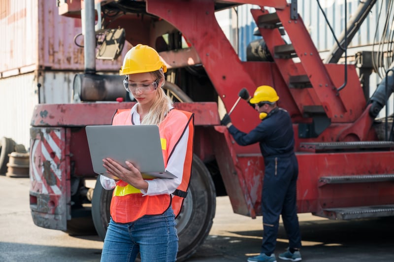 Construction-team-and-manager-optimizing-compaction-equipment-usage