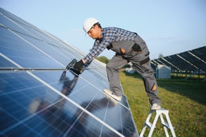 Navigating California AB 2143 Solar Prevailing Wage Requirements for Commercial Projects Over 15 kW