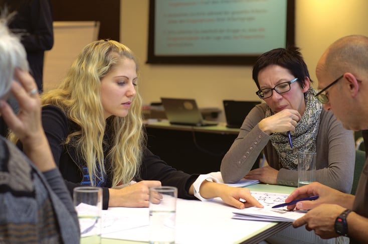 office-worker-team-meeting