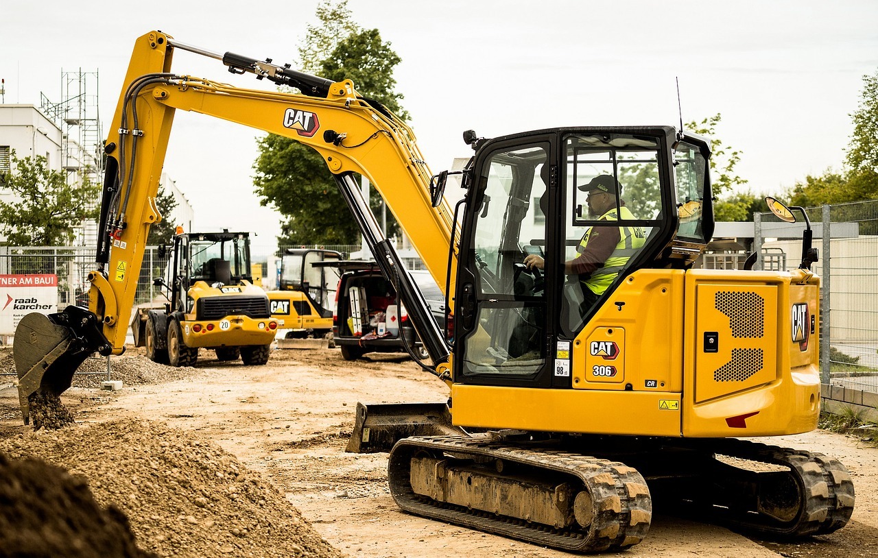 Backhoe Operator Training and Payroll Requirements in Construction | eBacon