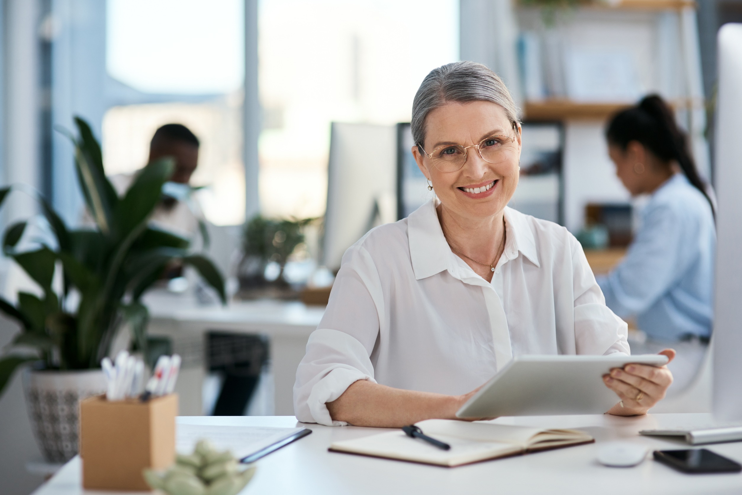 payroll lady doing Fringe Benefits in Certified Payroll in office